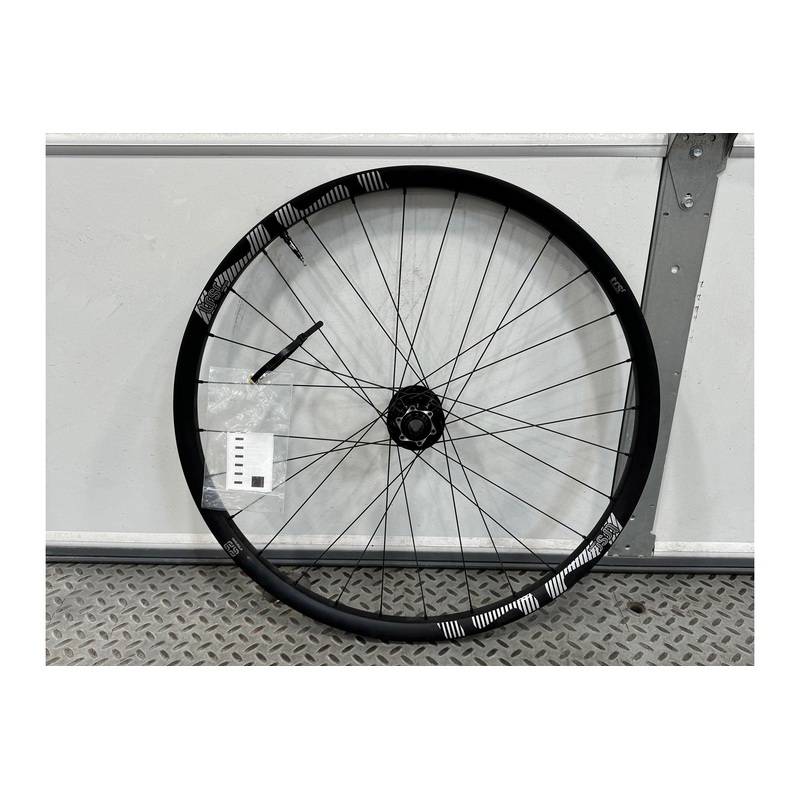 e*thirteen TRSR Carbon Tubeless 27.5″ Front Wheel 6-Bolt 20x110mm