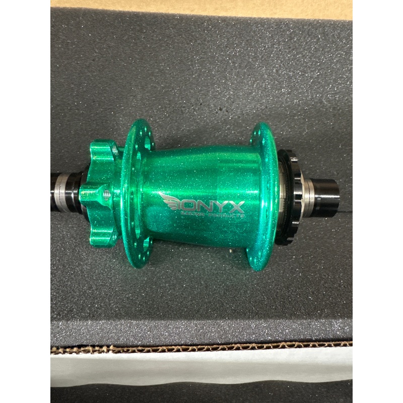 Onyx Hubs Cotm Prismatic plankton green Front 8m 28h