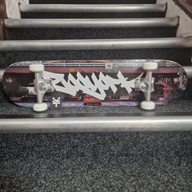 Zoo York OG 95 Tag Brooklyn Complete Skateboard 7.75″ 7.75