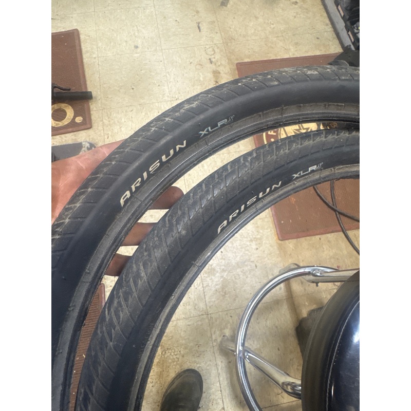 Arisun xlr8 20×1.75 tires pair