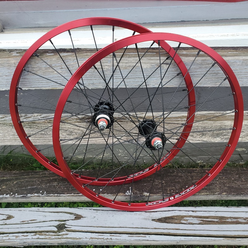 20×1-1/8″ Box Focus Sealed Cartridge Flip/Flop BMX Wheelset – Pair – Red
