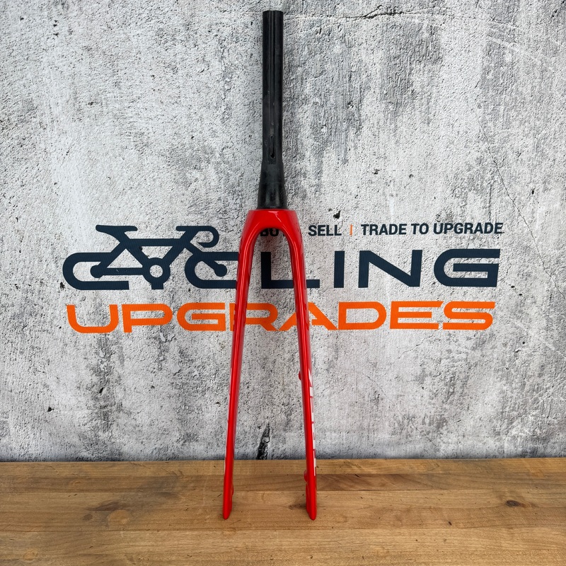 Trek Madone SLR 700c Rigid Fork Viper Red Carbon Disc Brake Thru Axle Flat-Mount